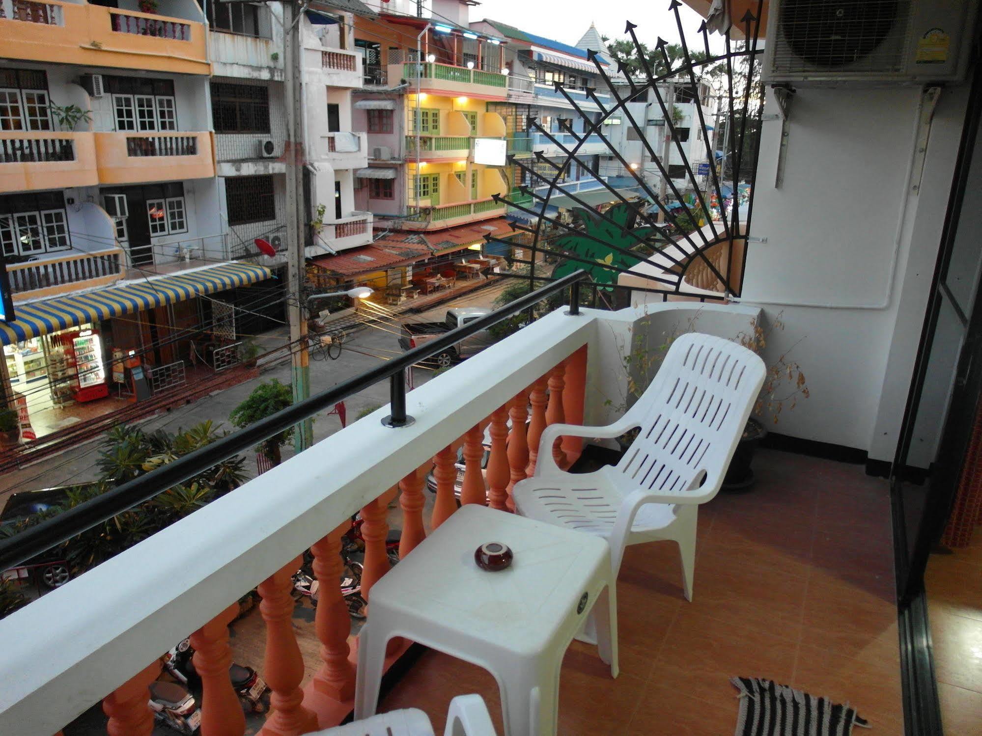 Oyo 963 Sunshine Guesthouse Pattaya Εξωτερικό φωτογραφία